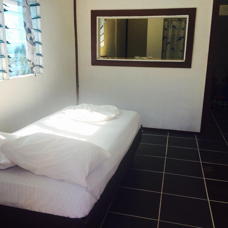 Vacations Beach Fale Hotel Manase Room photo