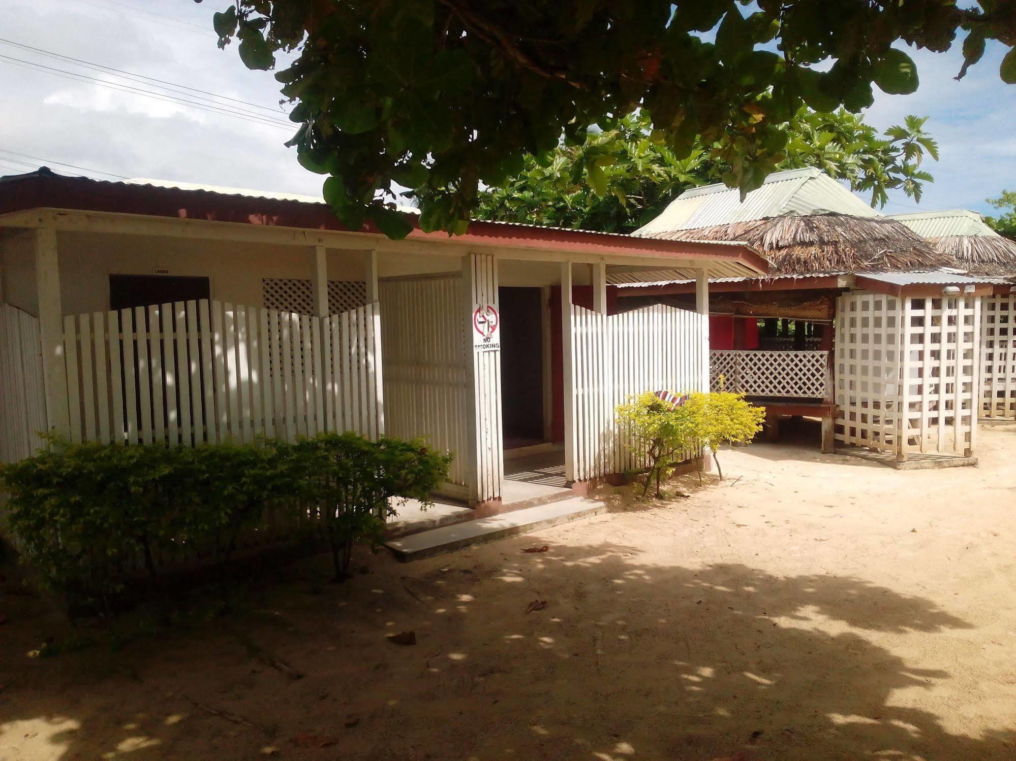 Vacations Beach Fale Hotel Manase Exterior photo