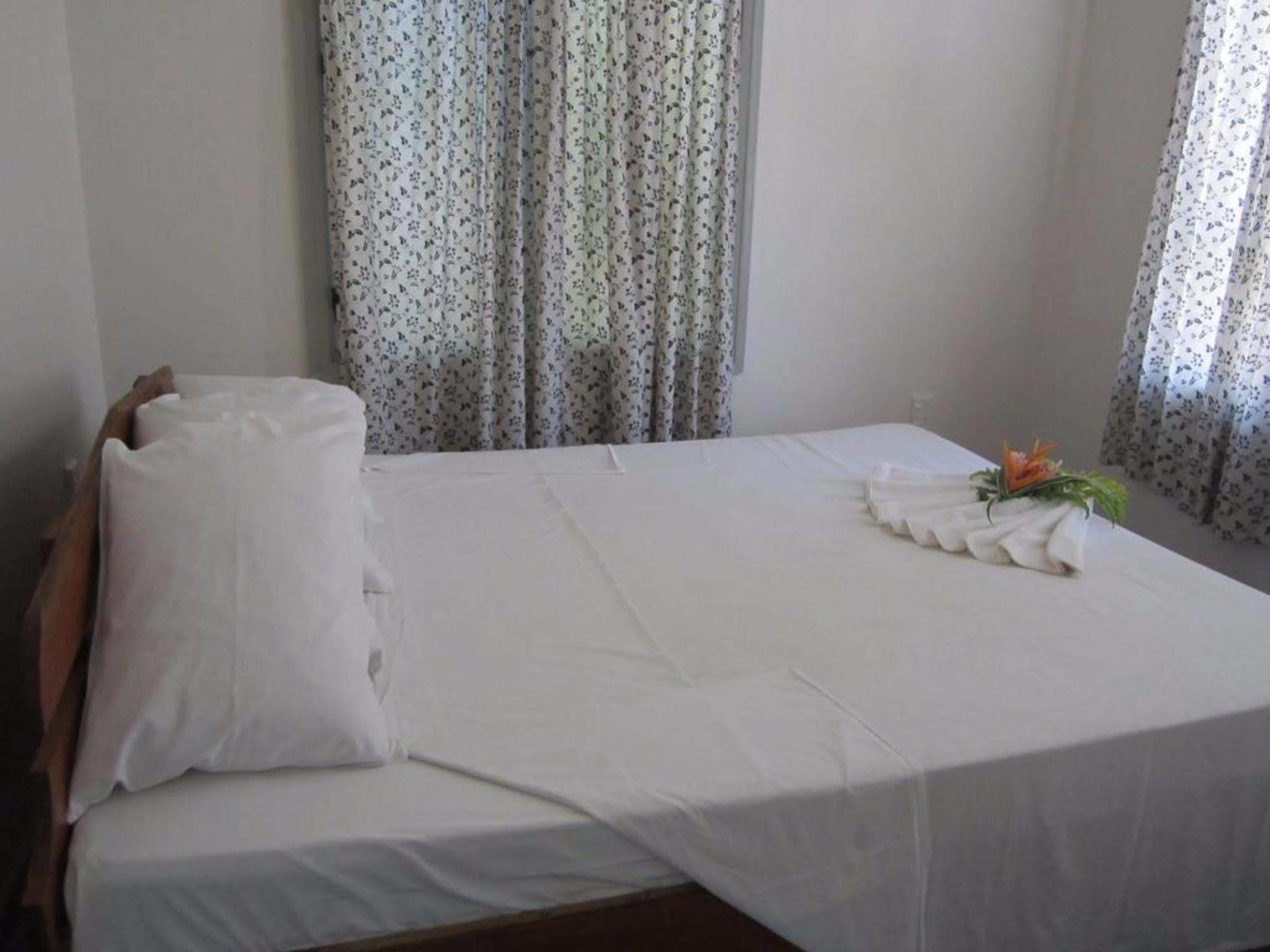 Vacations Beach Fale Hotel Manase Exterior photo